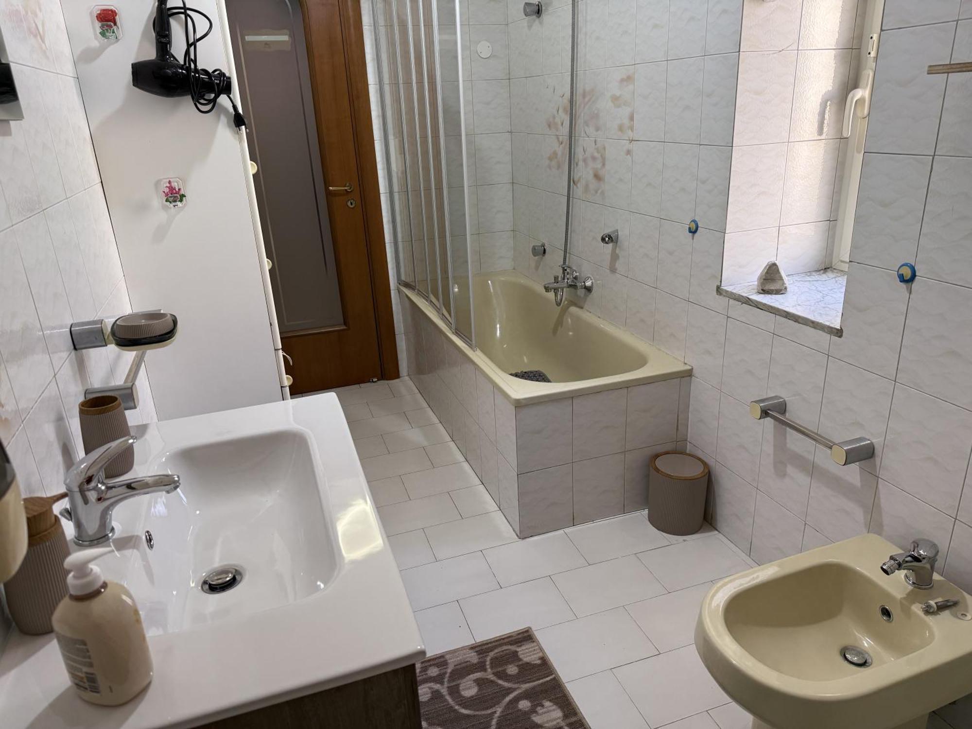 In - Lovely Near The Airport Apartment *
