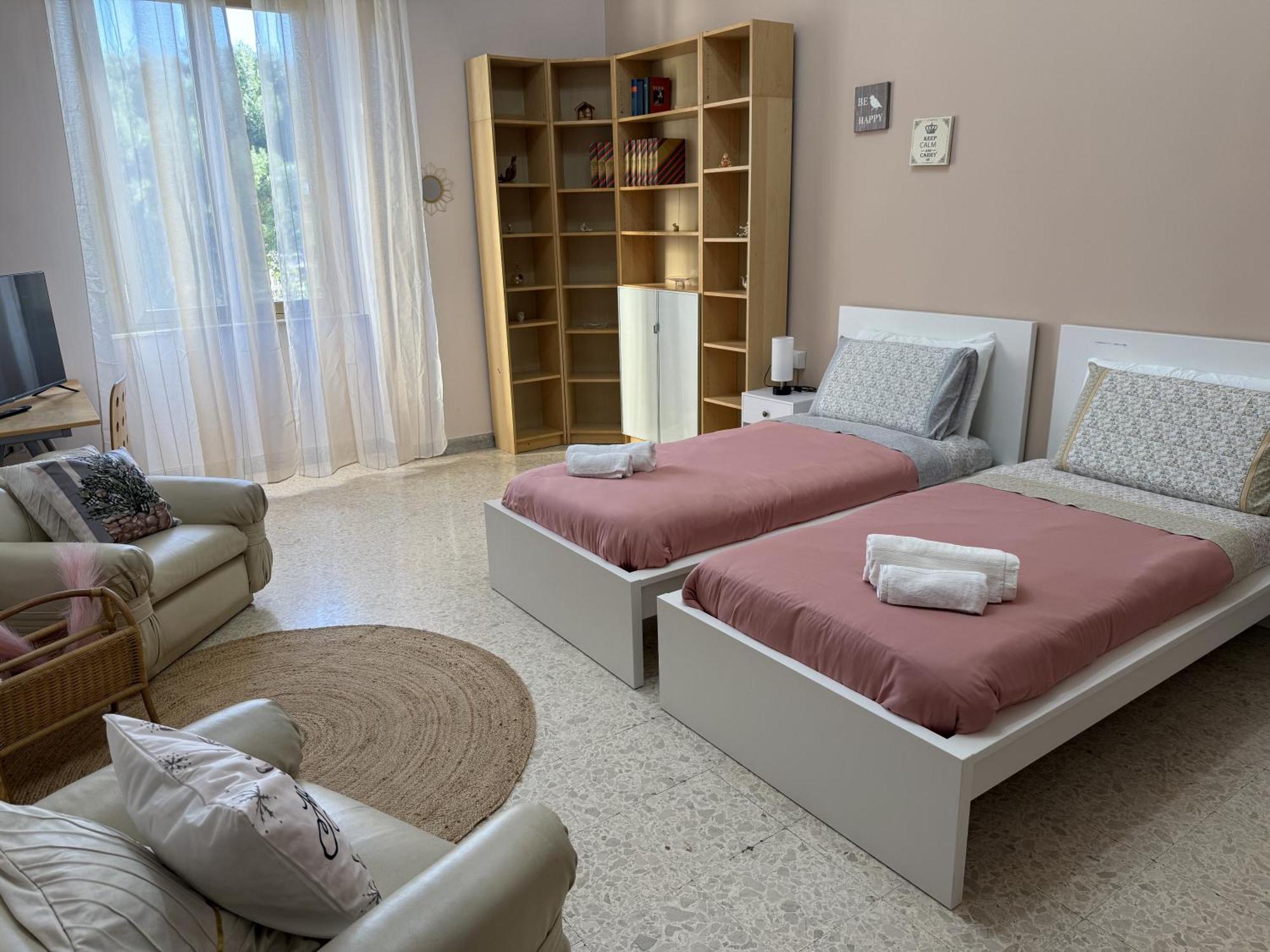 In - Lovely Near The Airport Apartment Naples